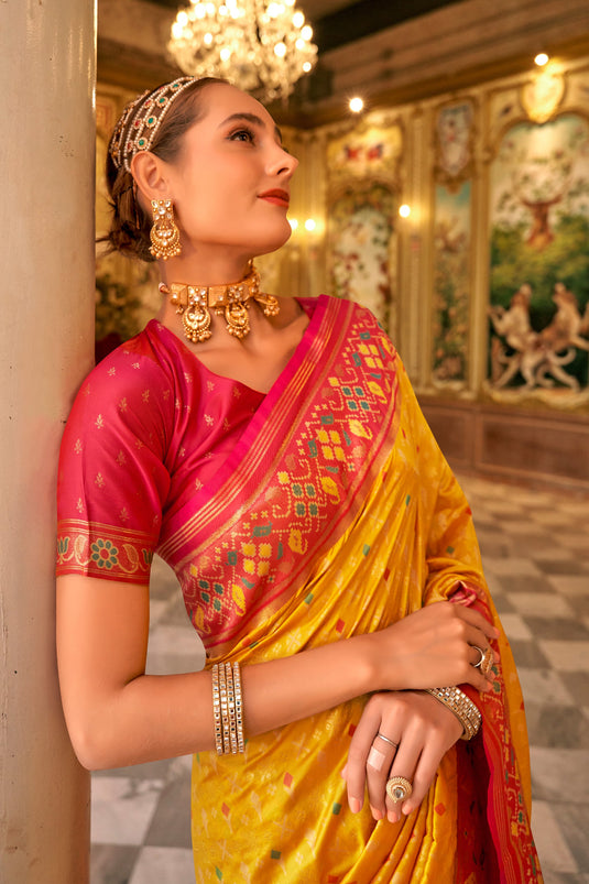 Ingenious Weaving Designs Yellow Color Banarasi Silk Saree