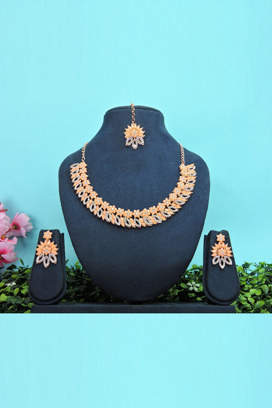 Classic Peach Color Necklace Set Earrings And Mang Tikka For Women In Alloy Material