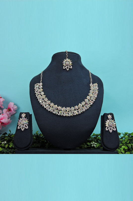 Alloy Material Multi Color Elegant Necklace Set Earrings And Mang Tikka For Women